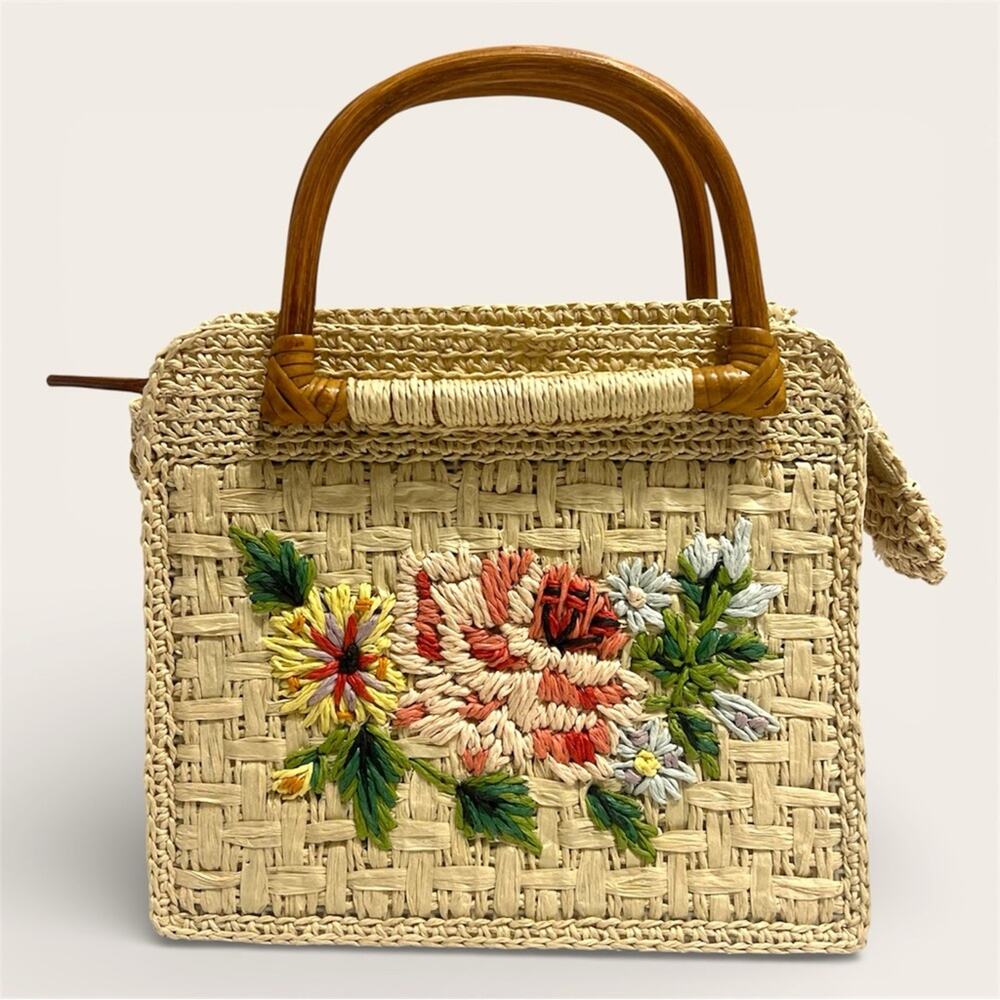 Fossil Embroidered Floral Wicker Grass Straw Wood Handles Bag Tropical Vacation